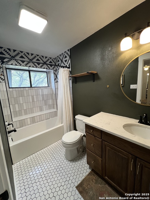 Image 29 of 38 For 15611 Knollhollow