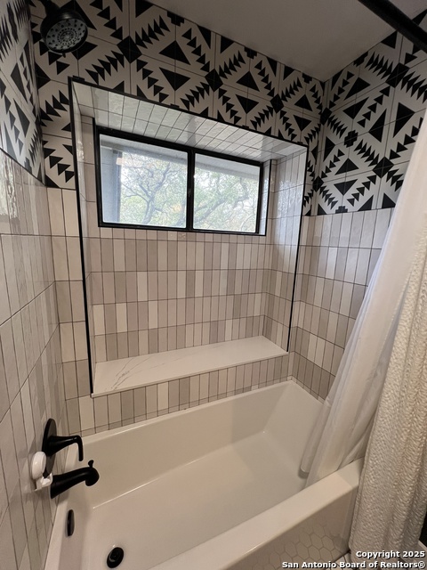 Image 31 of 38 For 15611 Knollhollow