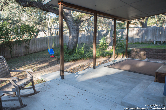 Image 37 of 38 For 15611 Knollhollow