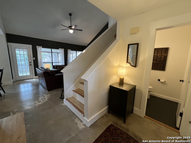 Image 4 of 38 For 15611 Knollhollow