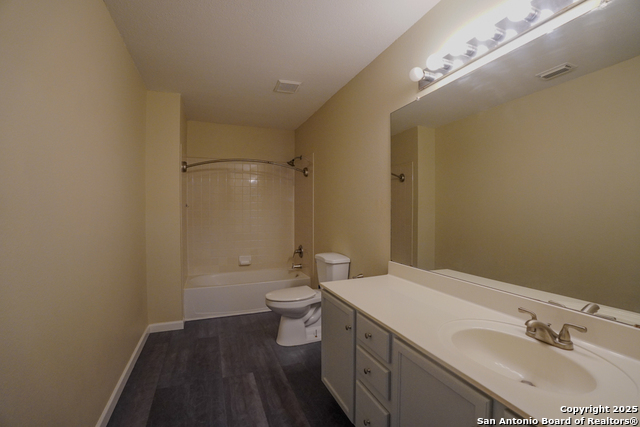 Image 13 of 25 For 824 Willow Crossing