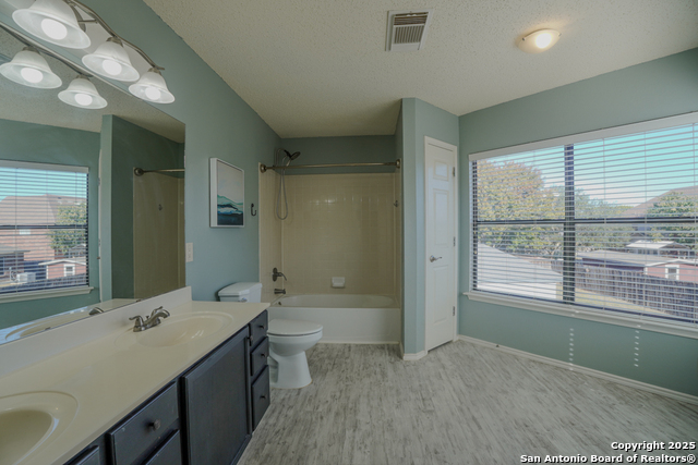 Image 16 of 25 For 824 Willow Crossing