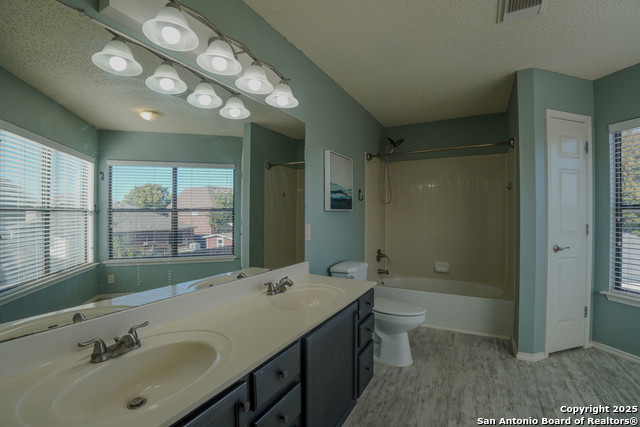 Image 17 of 25 For 824 Willow Crossing