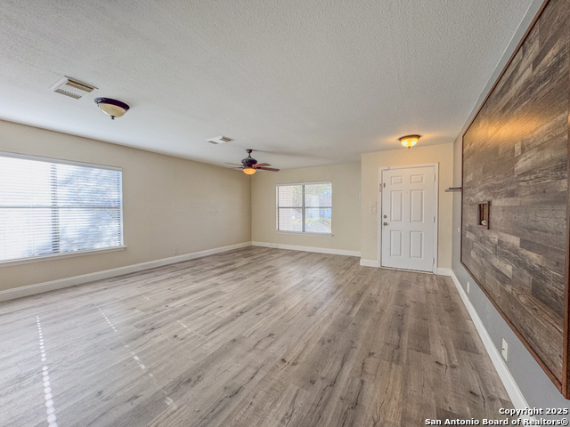 Image 3 of 25 For 824 Willow Crossing