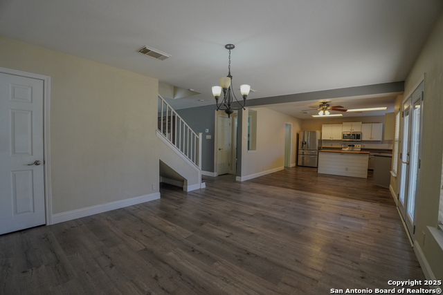 Image 4 of 25 For 824 Willow Crossing