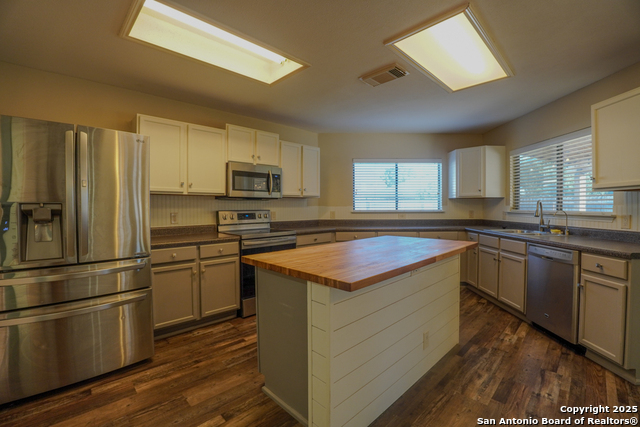 Image 6 of 25 For 824 Willow Crossing