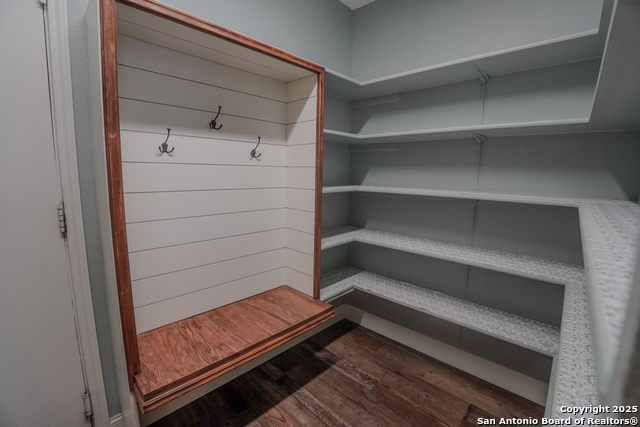 Image 7 of 25 For 824 Willow Crossing