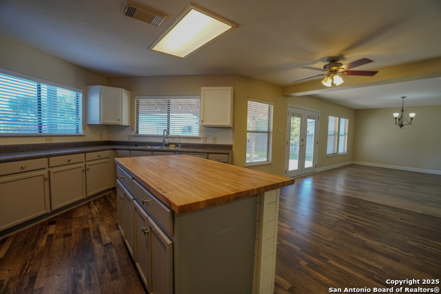 Image 8 of 25 For 824 Willow Crossing