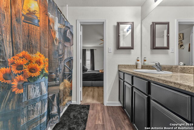 Listing photo id 11 for 6807 Treselle Ln