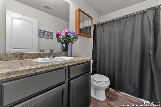 Listing photo id 13 for 6807 Treselle Ln