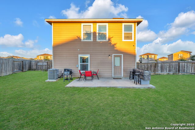 Listing photo id 17 for 6807 Treselle Ln