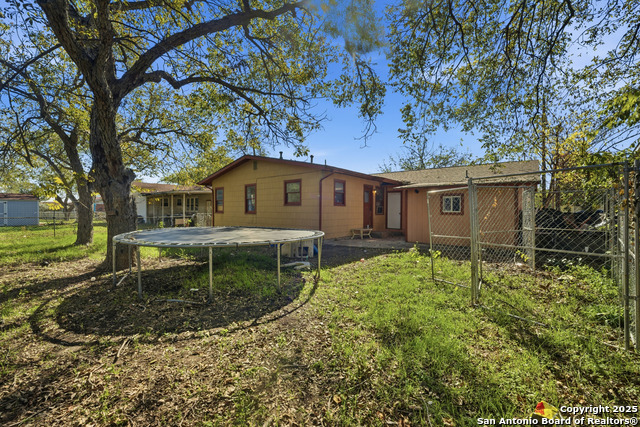 Image 21 of 27 For 235 Meadow