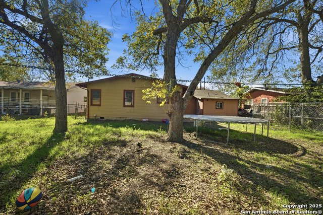 Image 22 of 27 For 235 Meadow