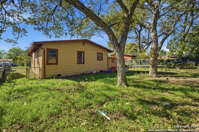 Image 23 of 27 For 235 Meadow