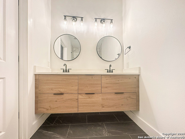 Image 21 of 22 For 721-723 Iowa 721 723