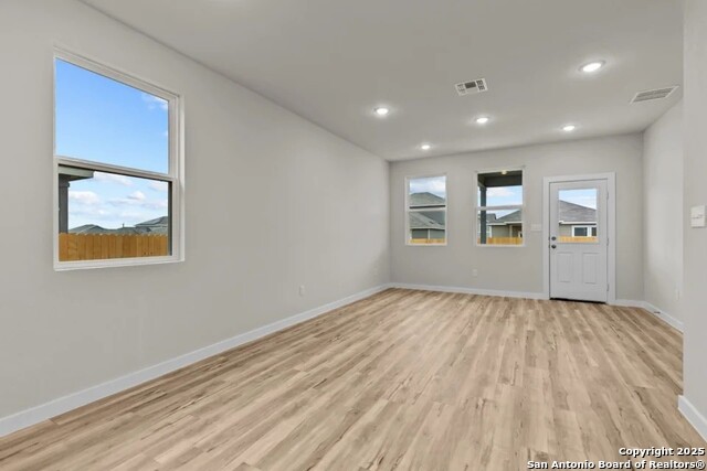 Listing photo id 4 for 1535 Elvin Smt