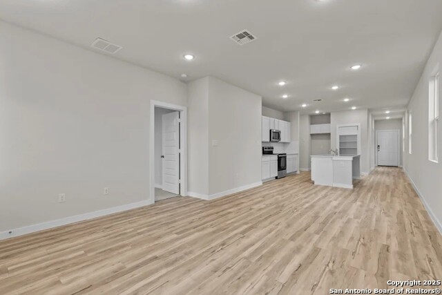 Listing photo id 6 for 1535 Elvin Smt