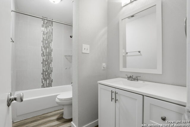 Image 20 of 33 For 6432 Forest Village