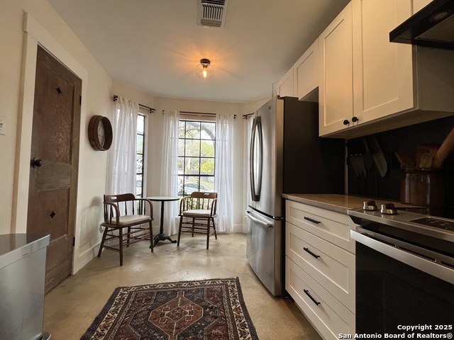 Image 11 of 38 For 15611 Knollhollow