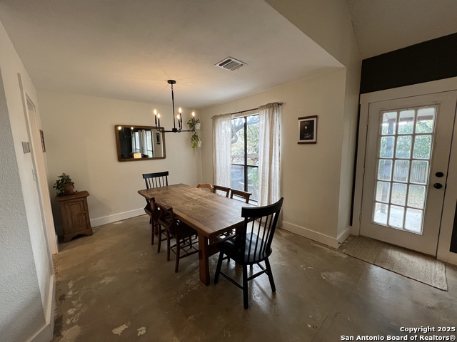 Image 13 of 38 For 15611 Knollhollow