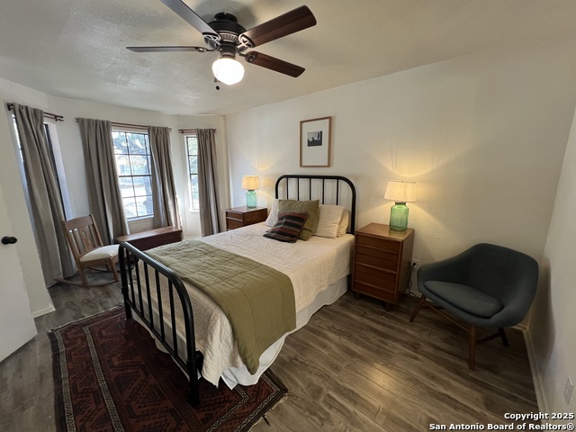 Image 18 of 38 For 15611 Knollhollow