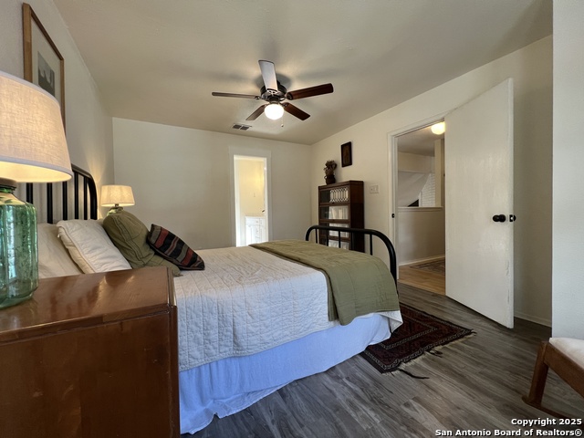 Image 19 of 38 For 15611 Knollhollow