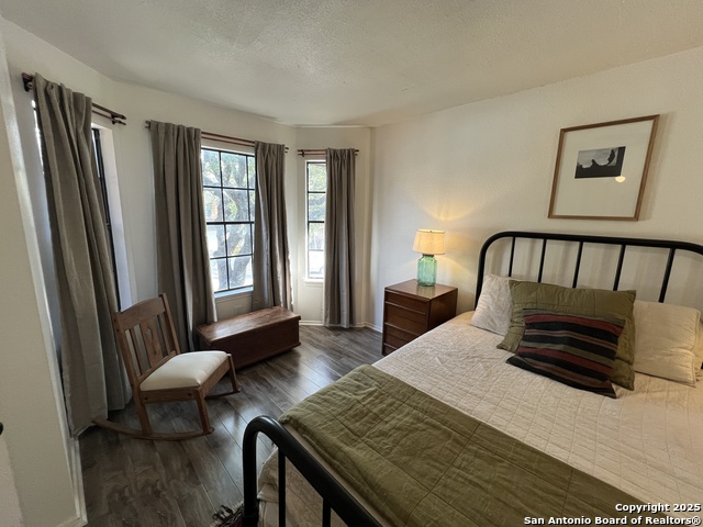 Image 20 of 38 For 15611 Knollhollow