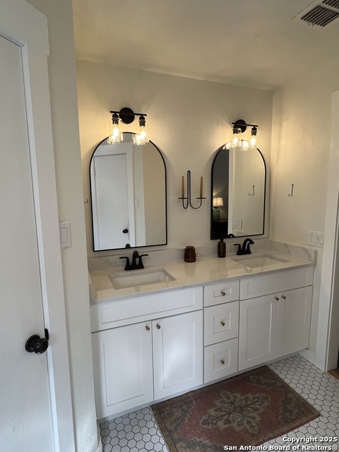 Image 22 of 38 For 15611 Knollhollow