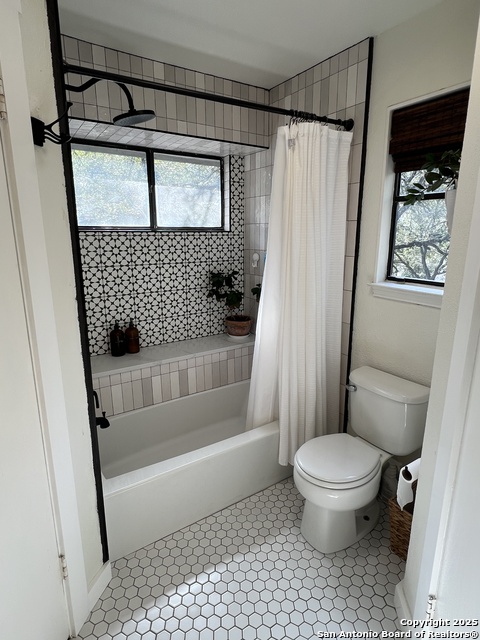 Image 23 of 38 For 15611 Knollhollow