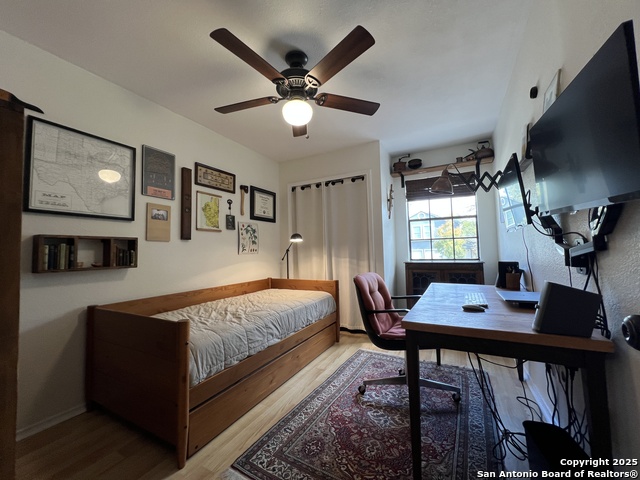 Image 25 of 38 For 15611 Knollhollow