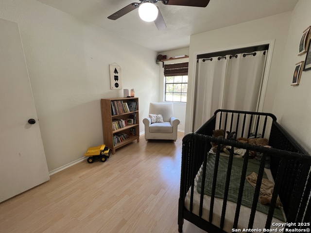 Image 28 of 38 For 15611 Knollhollow