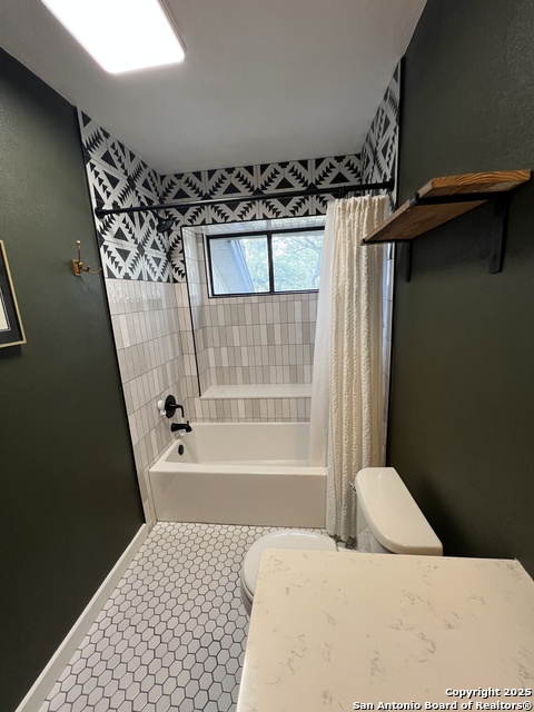 Image 30 of 38 For 15611 Knollhollow