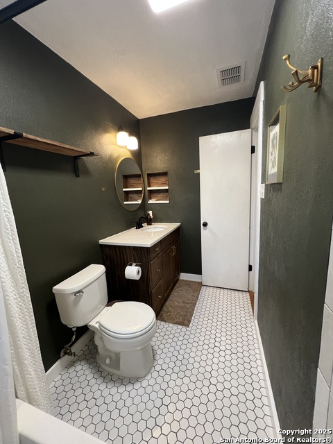 Image 32 of 38 For 15611 Knollhollow