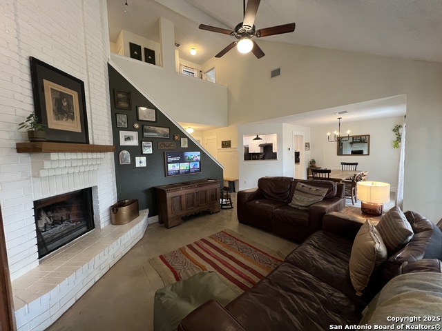 Image 5 of 38 For 15611 Knollhollow