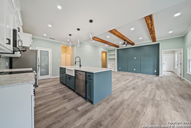 Image 11 of 35 For 402 Oak Drive