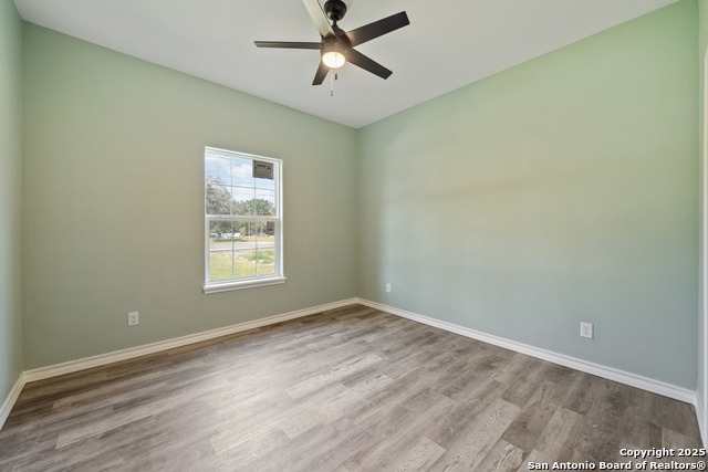 Image 15 of 35 For 402 Oak Drive