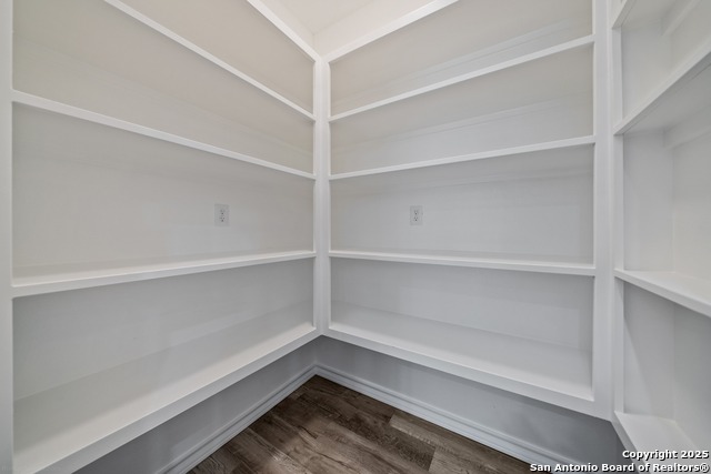 Image 22 of 35 For 402 Oak Drive