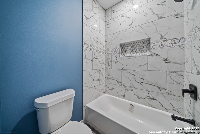 Image 23 of 35 For 402 Oak Drive