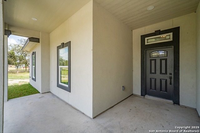 Image 3 of 35 For 402 Oak Drive