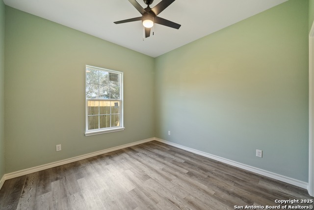 Image 30 of 35 For 402 Oak Drive