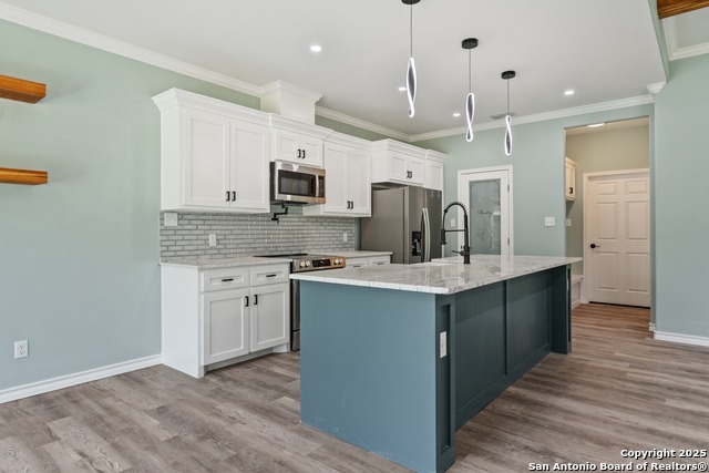 Image 5 of 35 For 402 Oak Drive