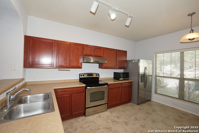 Image 3 of 26 For 8527 Pecan Cross