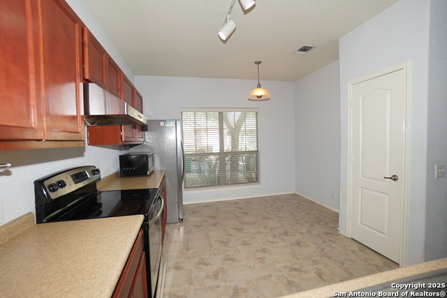 Image 4 of 26 For 8527 Pecan Cross