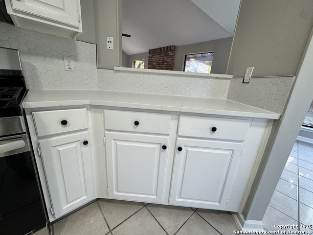 Image 14 of 49 For 11858 Amy Frances