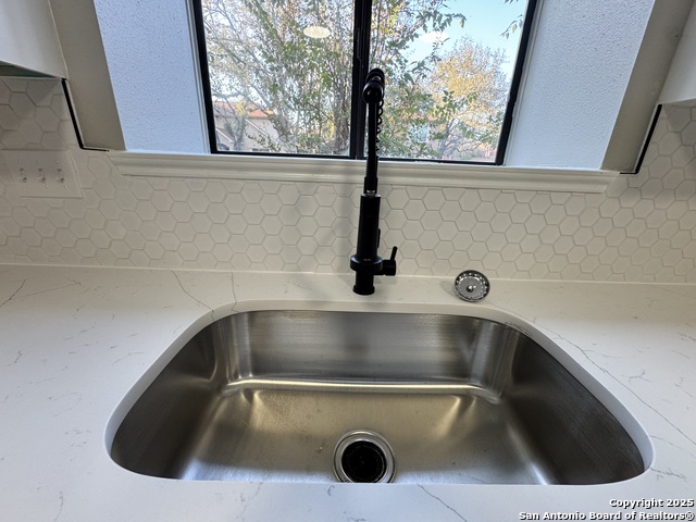 Image 16 of 49 For 11858 Amy Frances