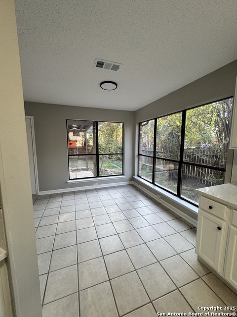 Image 19 of 49 For 11858 Amy Frances