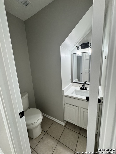 Image 25 of 49 For 11858 Amy Frances