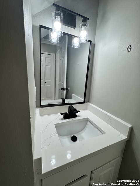 Image 26 of 49 For 11858 Amy Frances