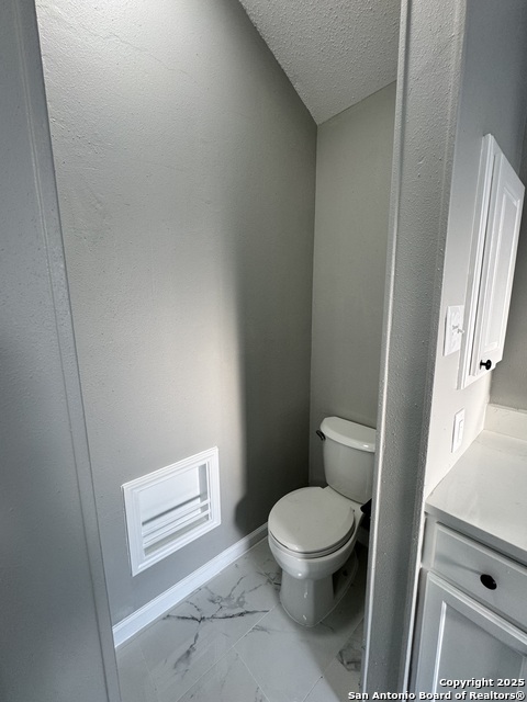 Image 34 of 49 For 11858 Amy Frances