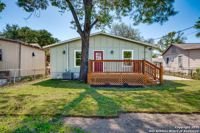 Image 27 of 30 For 227 Burke Ave